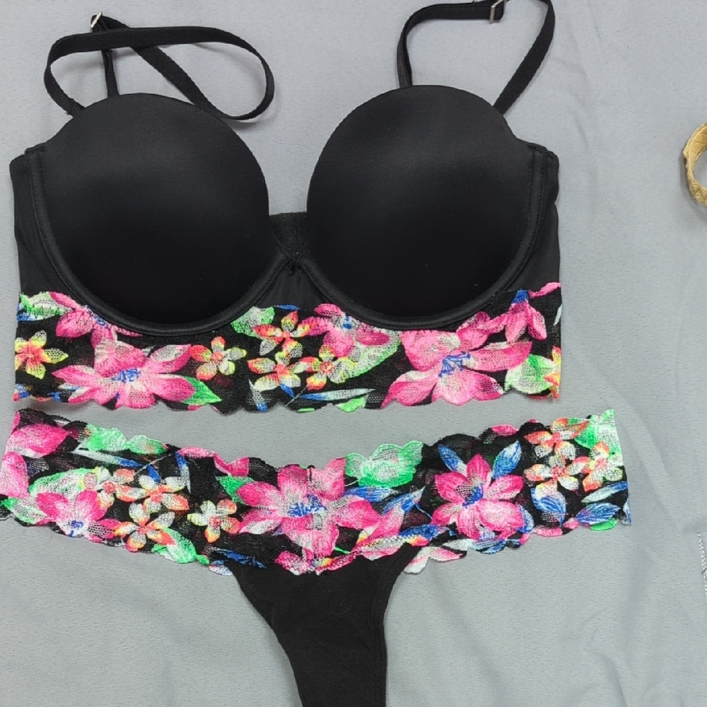 PINK Victoria's Secret Black and Pink Bra Intimates